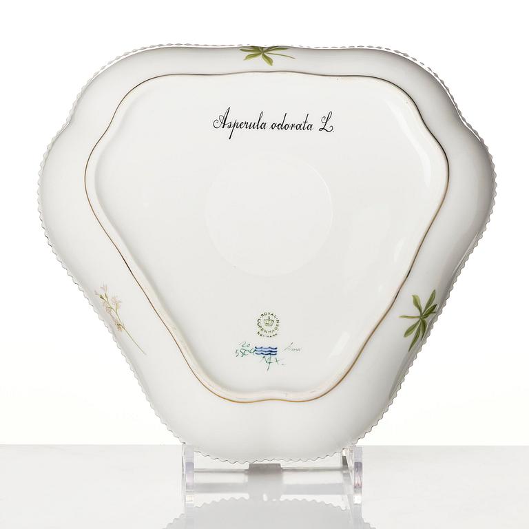A set of two Royal Copenhagen 'Flora Danica' serving dishes, Denmark, 20th century.