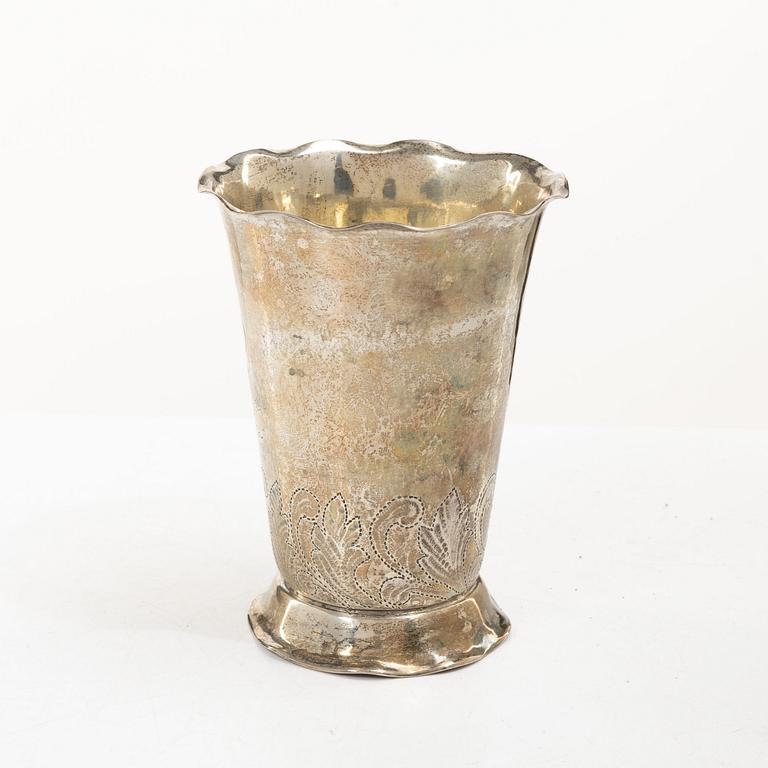 A Swedish sterling silver vase, mark of A Södergren, Nässjö 1952.