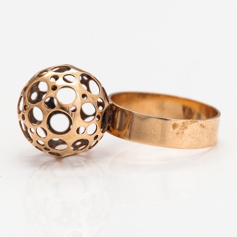 Liisa Vitali, Halsband och ring "Leppäkerttu", 14K guld. Westerback, Helsingfors 1970.