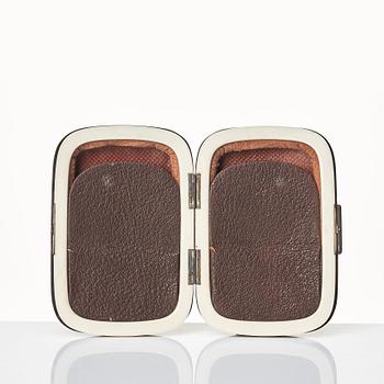 An elegant lacquer cigarett case with inlays of malachite, mother of pearl, and stone, circa 1900.