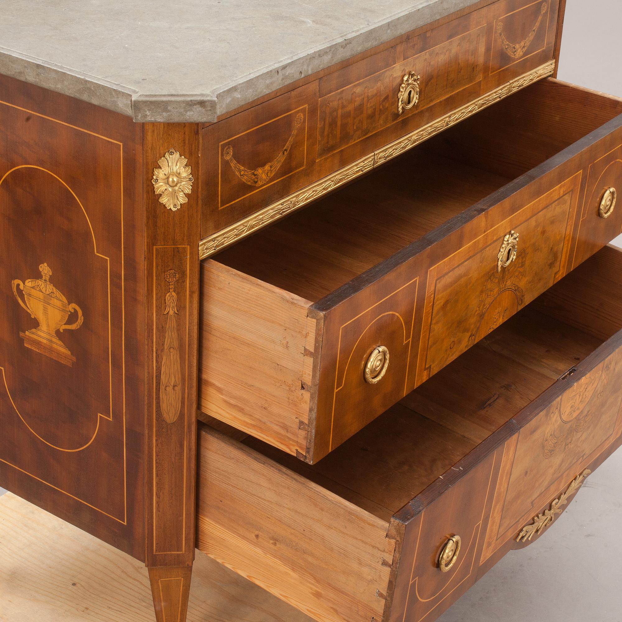 BYRÅ, gustaviansk stil, 1800-tal.