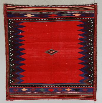 MATTA, Kelim Sofreh, persisk, semiantik, ca 135 x 137 cm.