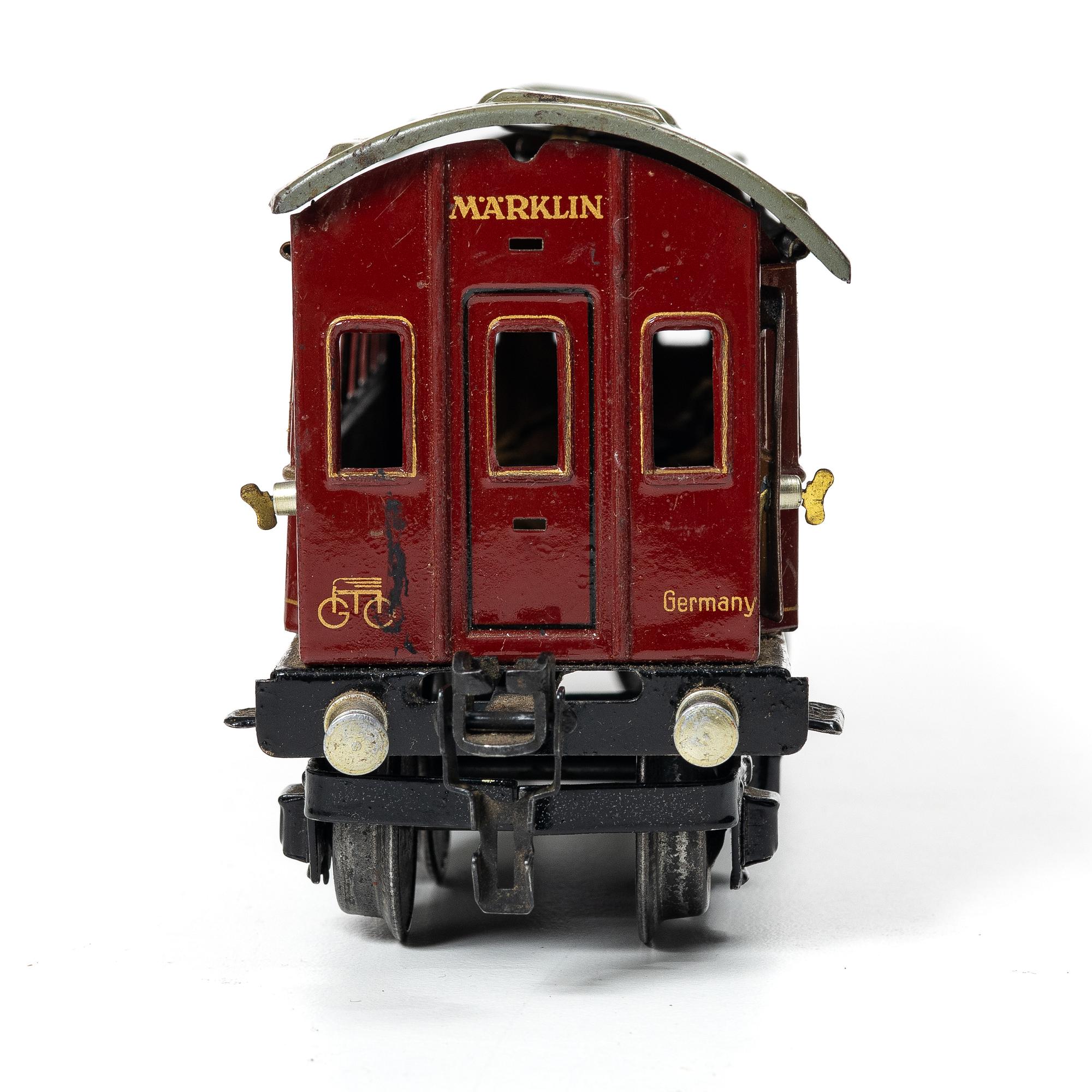 Märklin, 18 carriages and accessories, Germany, 1930s. 0 gauge.