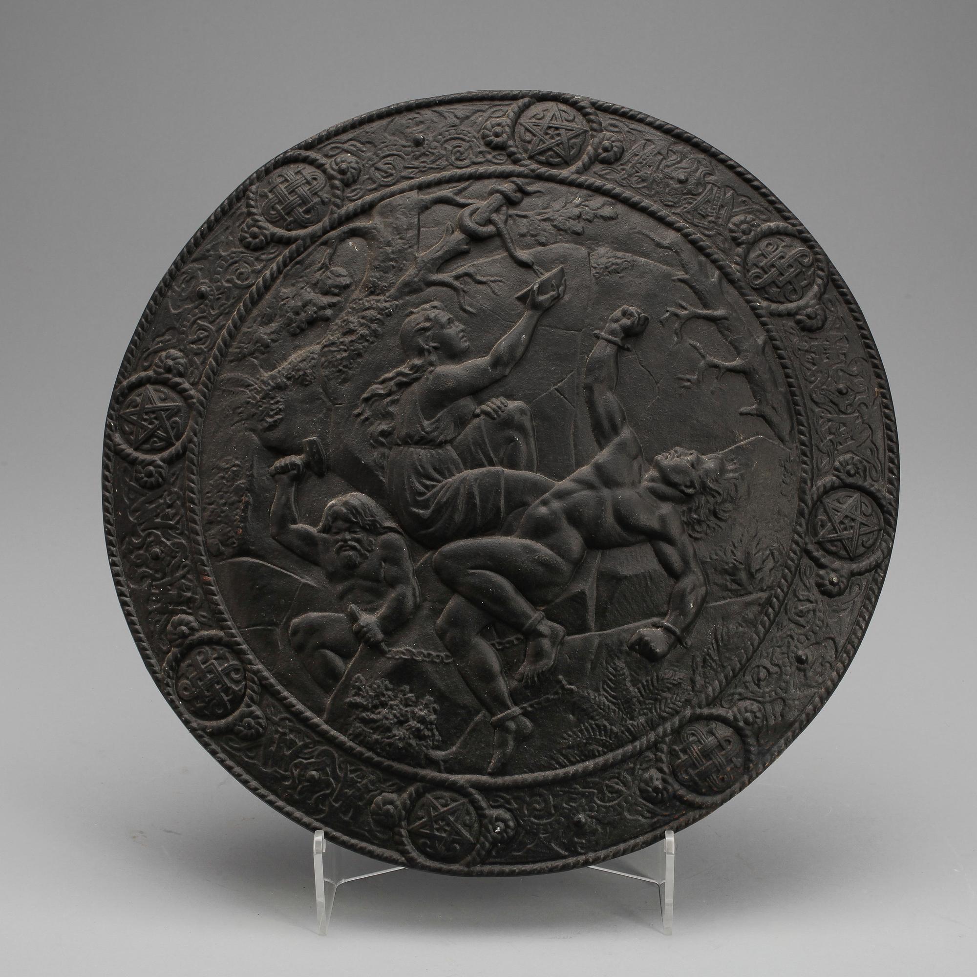 DEKORATIONSSKÖLD, gjutjärn, fornnordisk stil, 1800-talets slut.