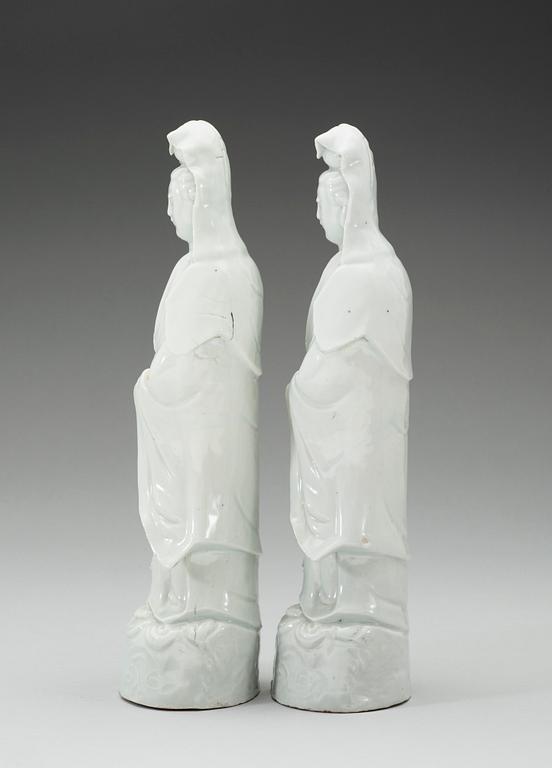 Two blanc de chine figures of Guanyin, Qing dynasty.