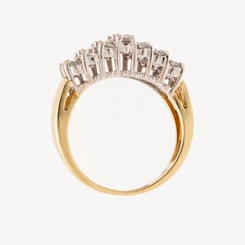 Ring 18K vitt och rött guld med runda briljantslipade diamanter.