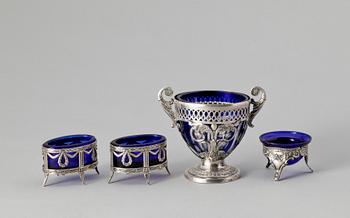 SALTKAR, 4 st, silver och glas, gustaviansk stil, Tyskland. 1900-tal.