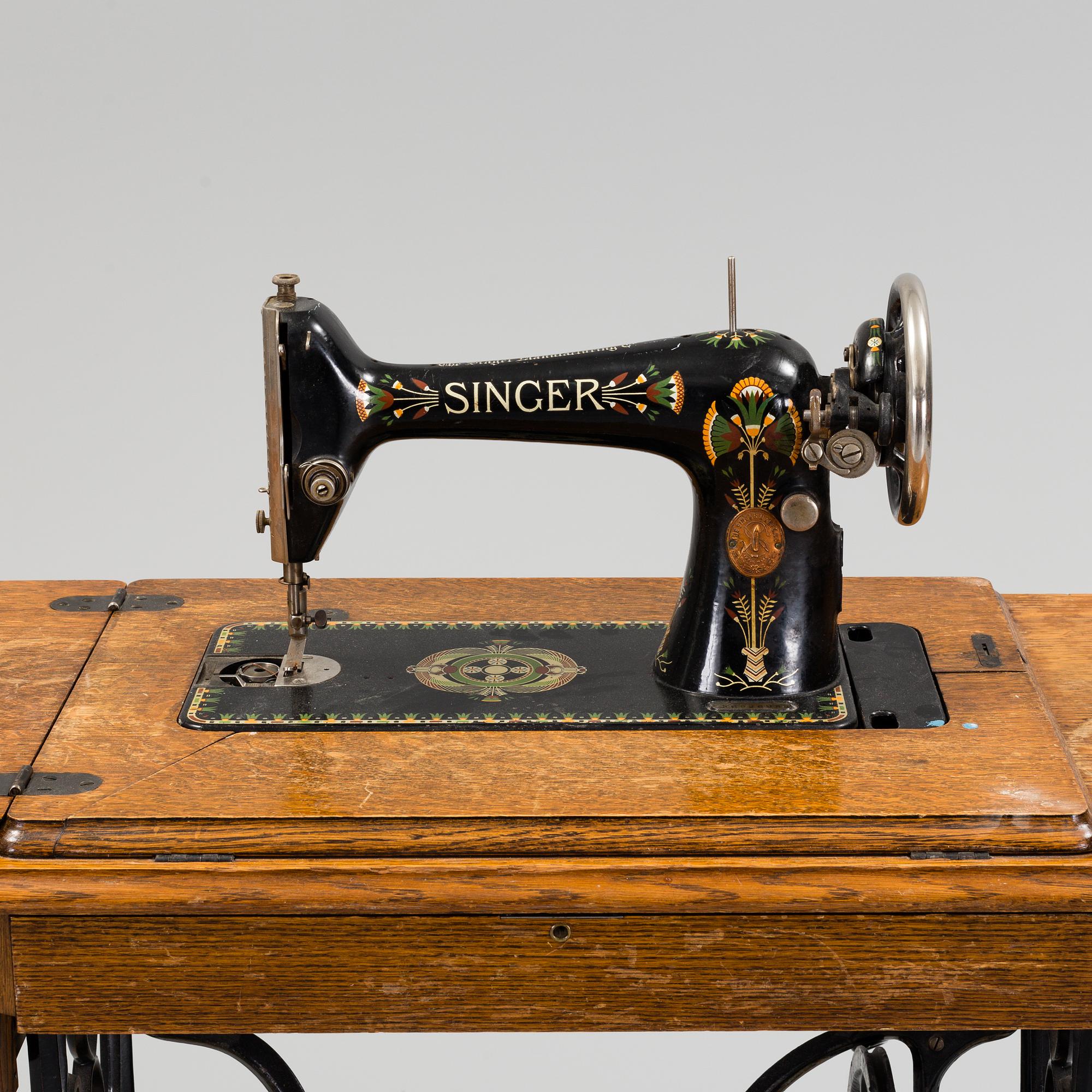 SYMASKIN MED BORD, Singer, Omkring år 1900.
