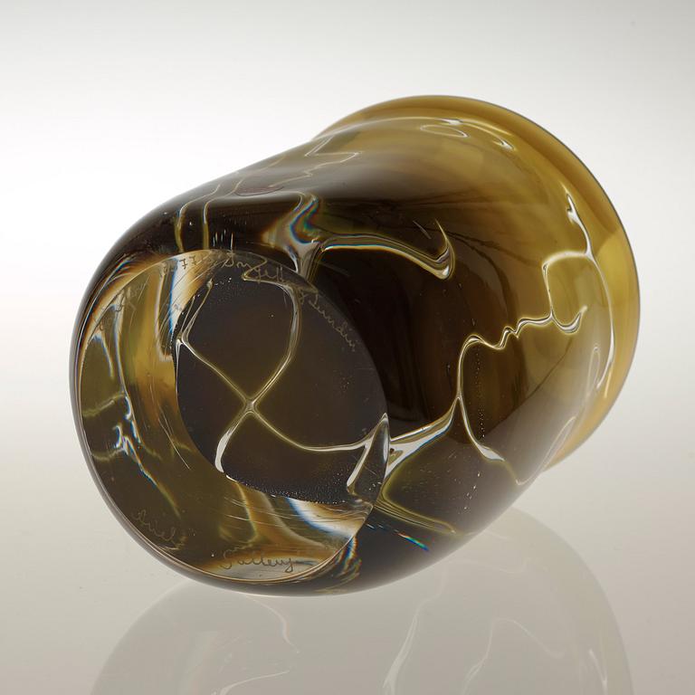 An Ingeborg Lundin ariel glass vase, Orrefors 1984.