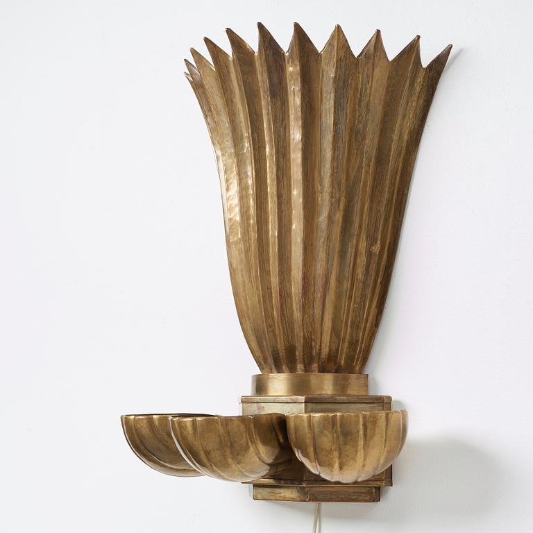Lars Holmström, a Swedish Grace brass wall light.