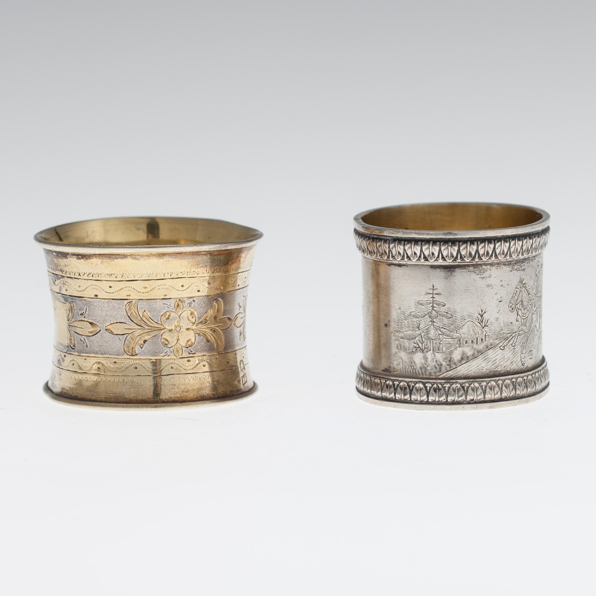 SERVETTRINGAR, 2 st, silver, ryska stämplar 1870-tal resp. tidigt 1900-tal. Vikt ca 59,5 g.