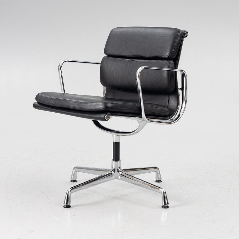 Charles & Ray Eames, a 'Soft Pad Chair EA217', Vitra.