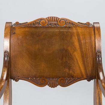 Karmstolar, ett par, biedermeierstil, 1920-30-tal.