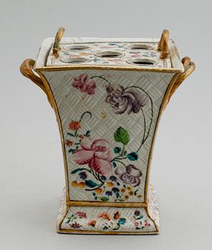 YTTERFODER/TULPANVAS porslin, Kina, Qianlong 1736-1795.