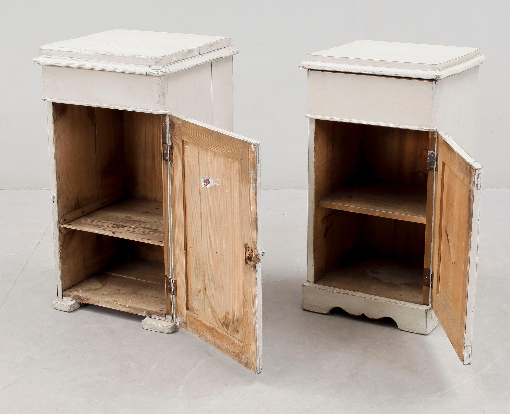 POTTSKÅP, ett par snarlika, 1800-tal.