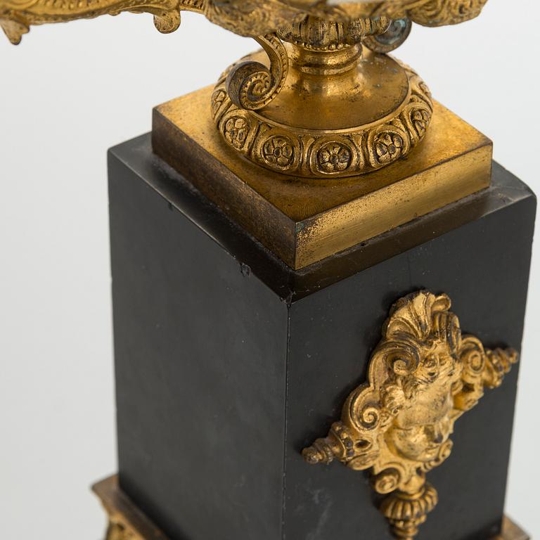 A pair of 19th century urns.