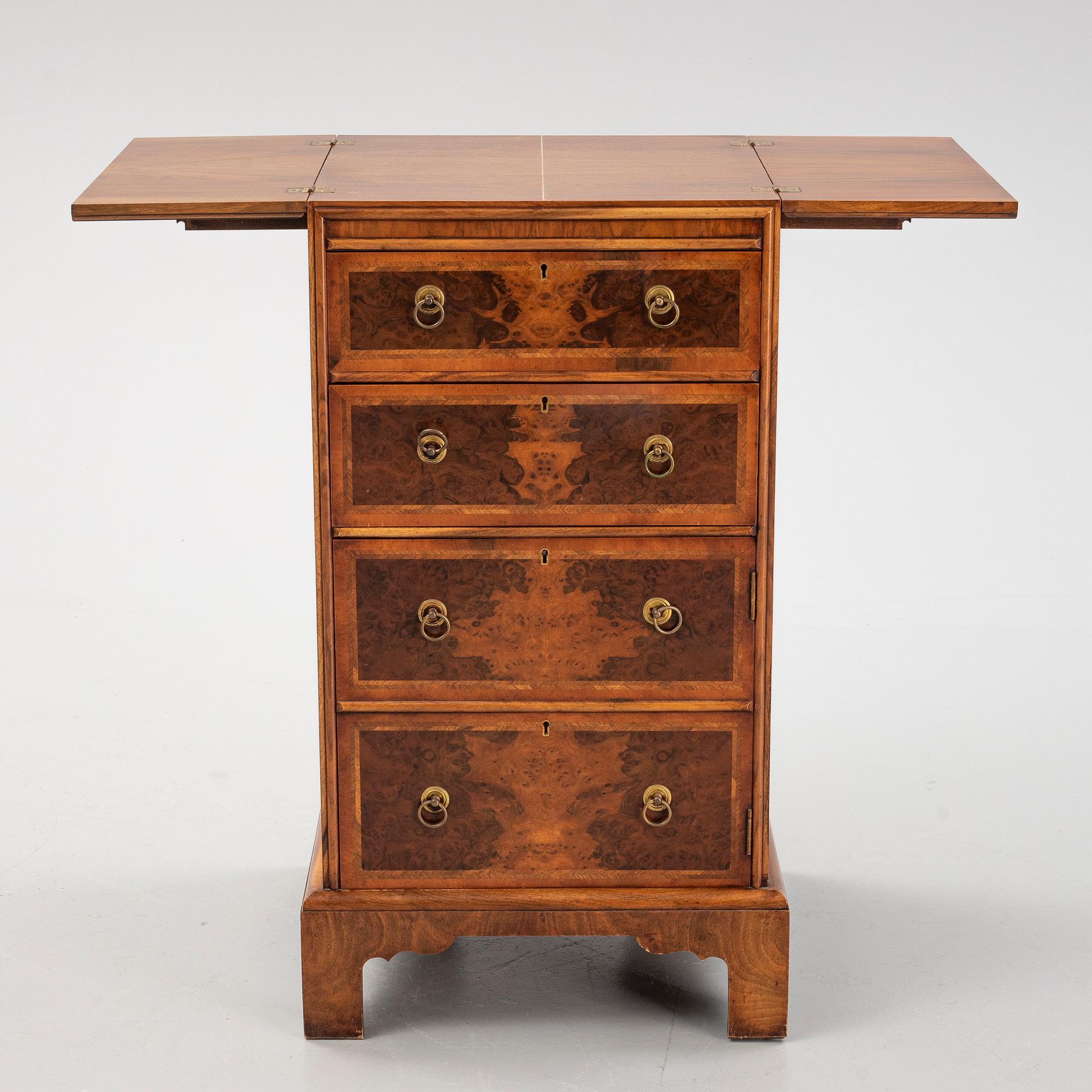 Byrå, England, 1900-tal.