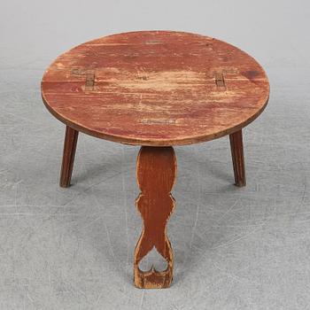 A painted pine table/chair, 19th Century.