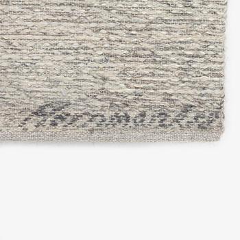 Helena Hernmarck, vävd tapet, "Folded paper 3", slätväv, ca 171 x 103 cm signerad Hernmarck.