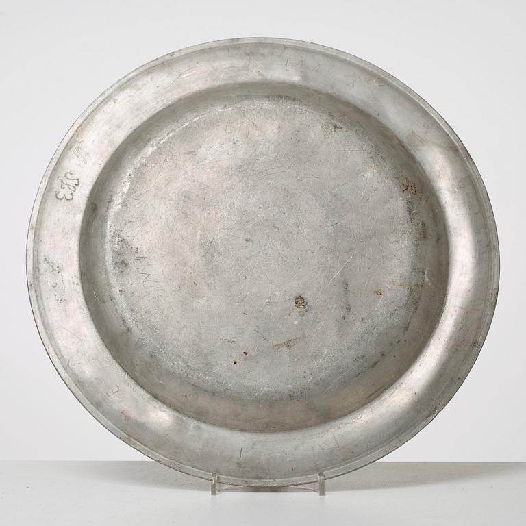 FAT, tenn, Jakob Åkerman, verksam 1723-48 i Stockholm.