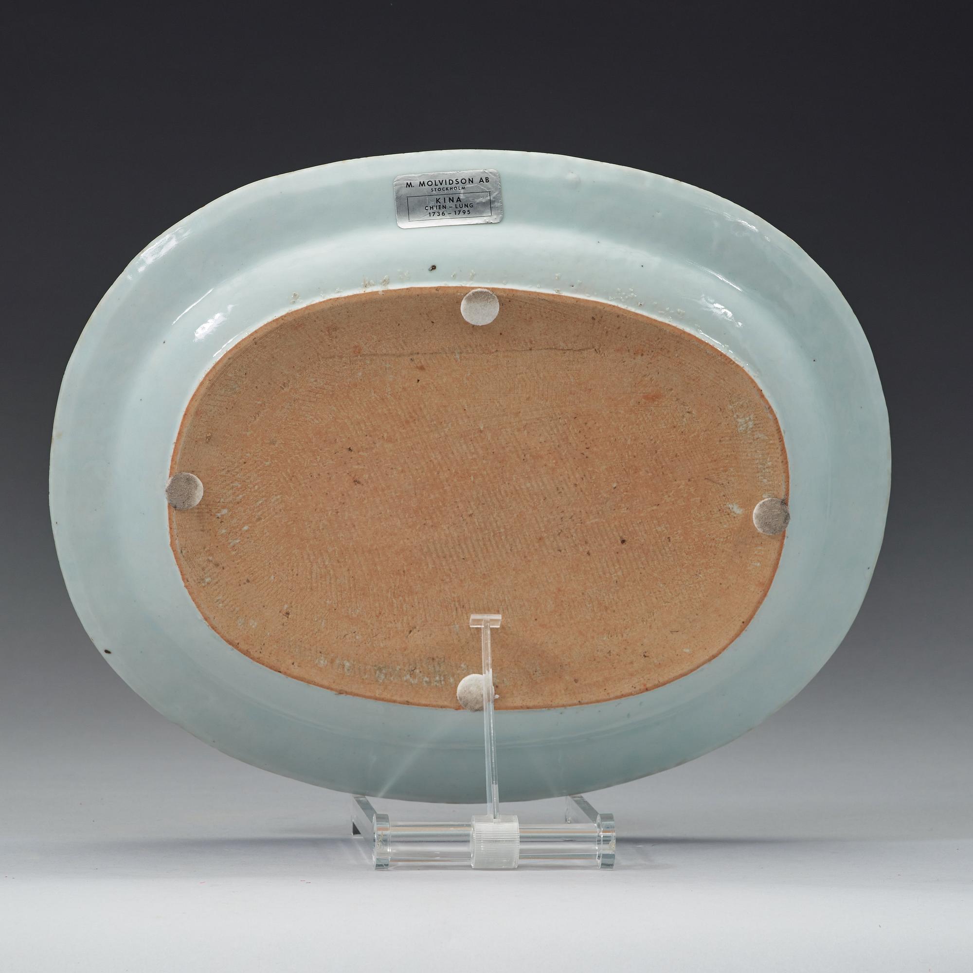 TERRIN med LOCK och FAT, kompaniporslin. Qingdynastin, Qianlong (1736-95).