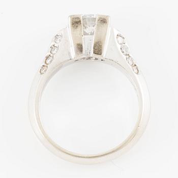 Ring, 18K white gold set with brilliant-cut diamonds.