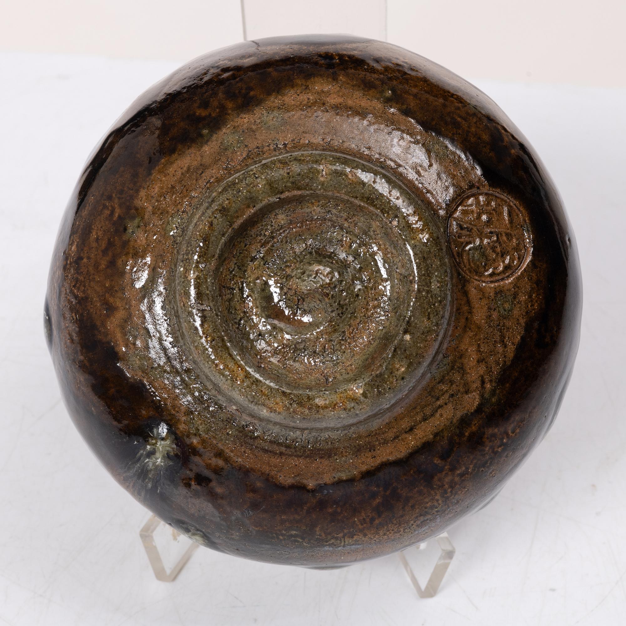 Teskål, 'Chawan' 茶碗, raku-keramik, s.k. 'ohhi ware', Japan, med signerad tomobako 共箱.