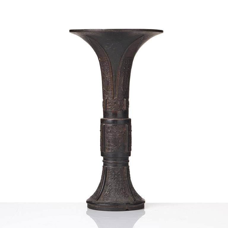 A bronze ritual wine vessel (gu), presumably late Mingdynasty (1368-1644).