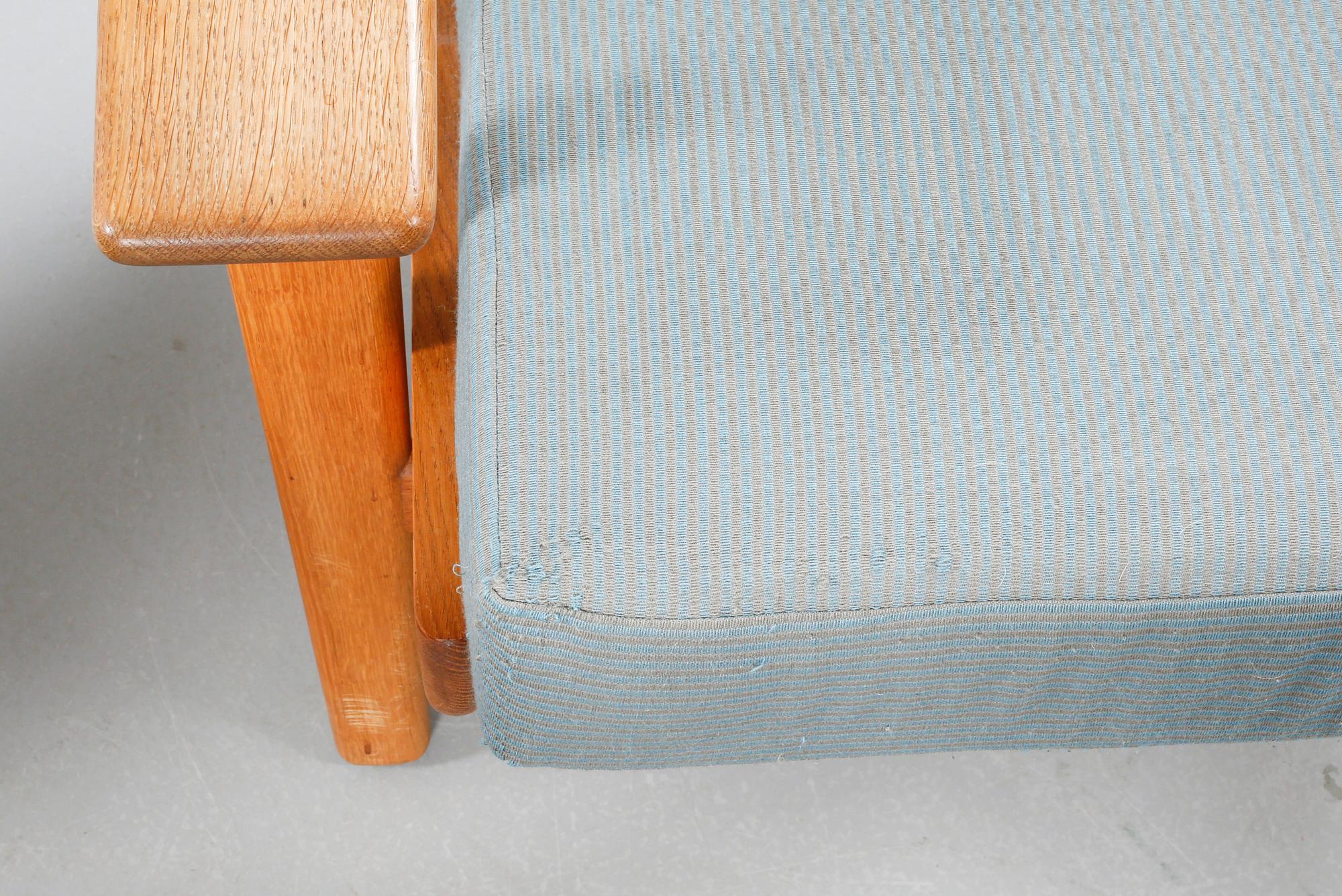A pair of chairs, model GE 290, designed by Hans J. Wegner 1953, made in the second half of the 20th century.