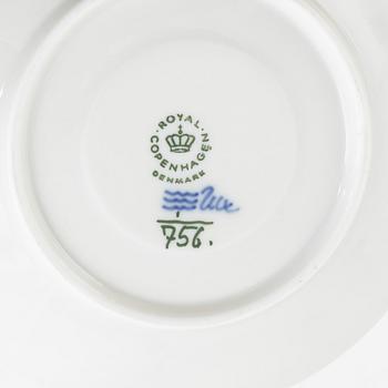 Mat- och kaffeservis, 76 delar, porslin, "Musselmalet", Royal Copenhagen, Danmark.