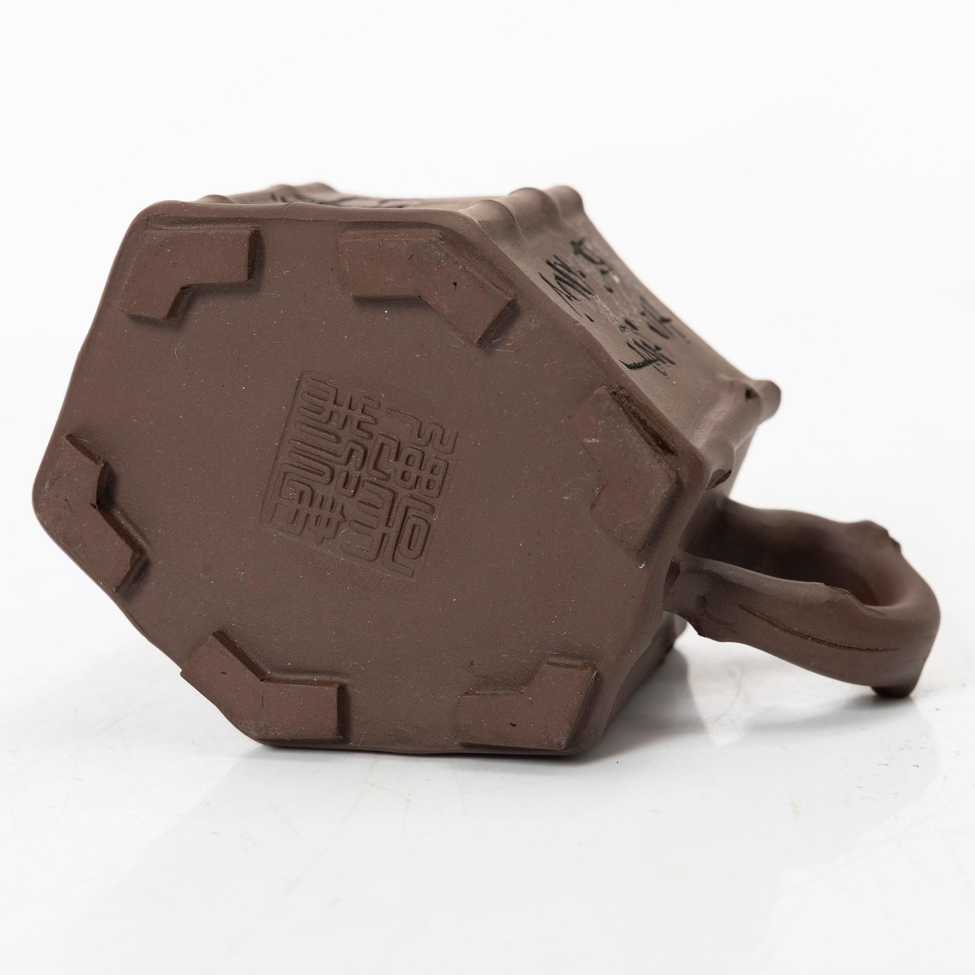 Fyra koppar med fat, yixing, Kina, 1900-talets senare del.