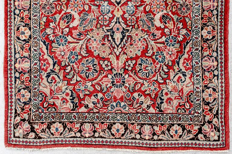 A semaitnique Sarouk carpet ca 204x128 cm.