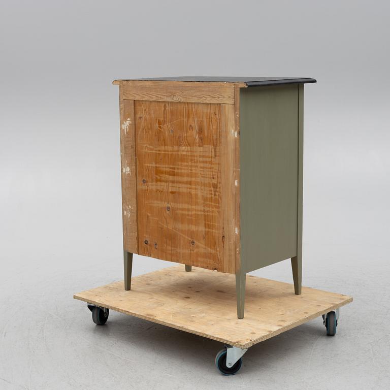 A chest of drawers, first half of the 20th Century.