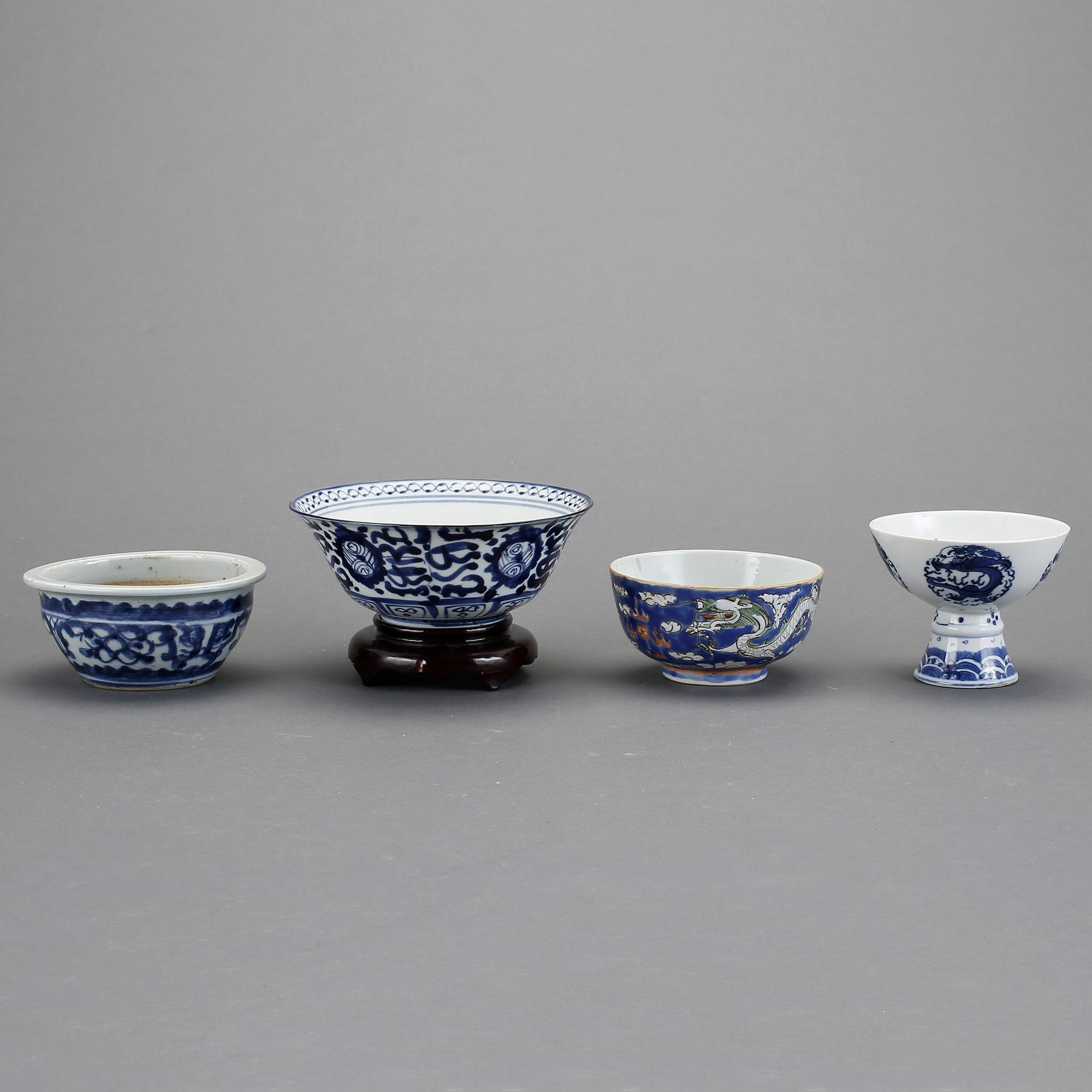 SKÅLAR och STEMCUP, 4 st, porslin, Kina, 1900-tal.