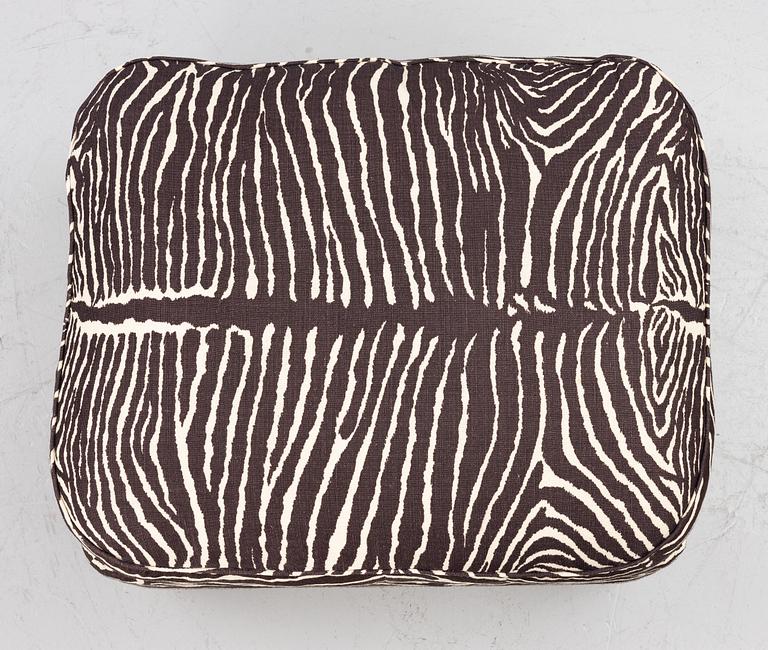 Josef Frank, a model 336 ottoman, Svenskt Tenn.