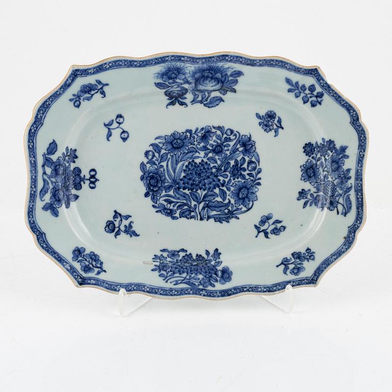 A blue and white porcelain charger, China, Qing Dynasty, Qianlong 1736-95.