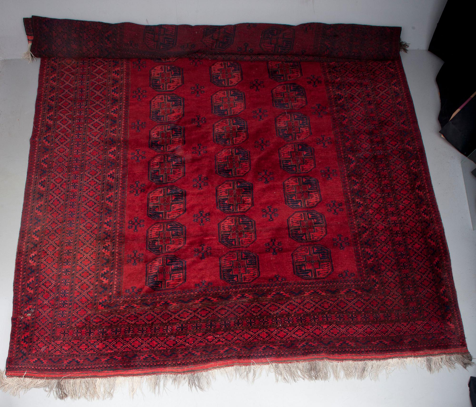 MATTA, Afghan. Ca 315x395 cm.
