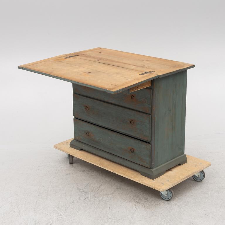 A combined chest of drawers and table, 19th century.