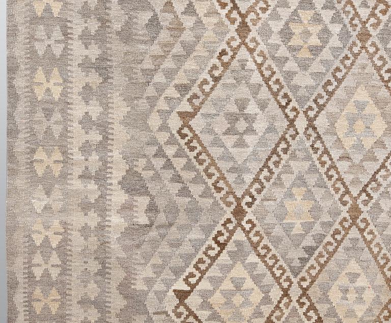 A kilim carpet, ca 312 x 220 cm.