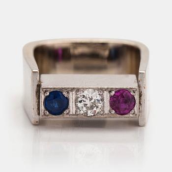Ole Lynggaard, A 14K white gold ring with a ruby, sapphire and diamond ca. 0.25 ct. Denmark.