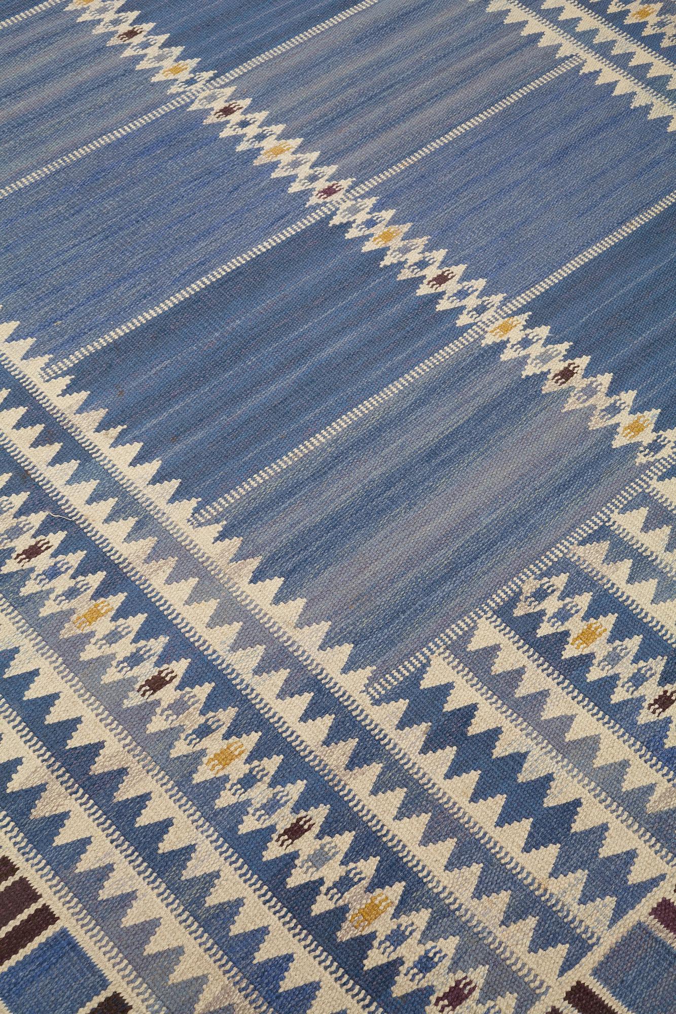 Barbro Nilsson, MATTA, "Salerno blå", rölakan, ca 300,5 x 219,5 cm, signerad AB MMF BN.