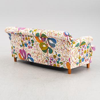 Josef Frank, a model 678 sofa, Firma Svenskt Tenn.