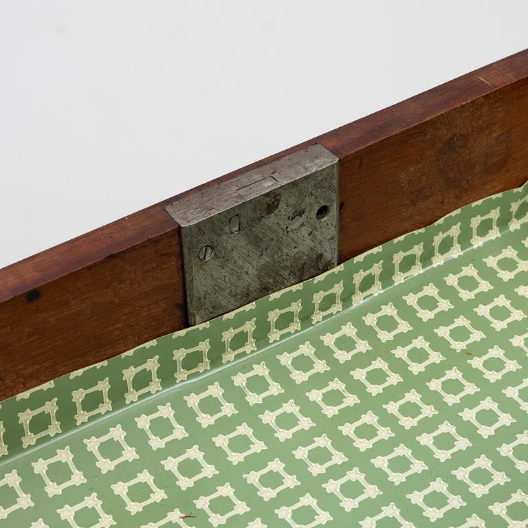 A late gustavian mahogny table.