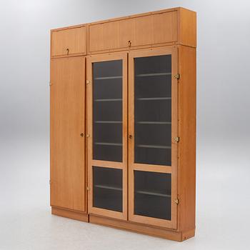 Børge Mogensen och Grete Meyer, Vitrinskåp samt skåp, "Boligen Byggeskape", 1900-talets andra hälft.