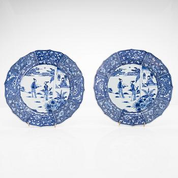 Two porcelain dishes, Qing dynasty, early 18th Century.