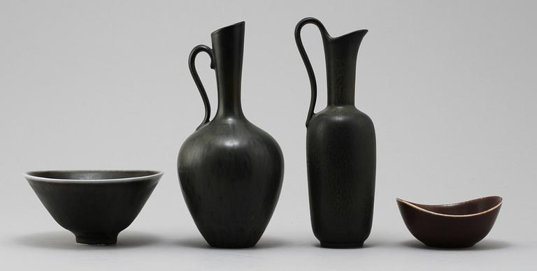 KANNOR, 2 st samt SKÅLAR, 2 st, stengods, Gunnar Nylund samt Carl Harry Stålhane, Rörstrand, 1900-talets andra hälft.