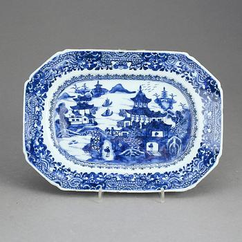 STEKFAT, porslin, Kina, Qianlong (1736-95).
