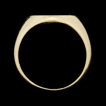 RING, 18 K guld, ostämplad. Vikt 18,6 g.