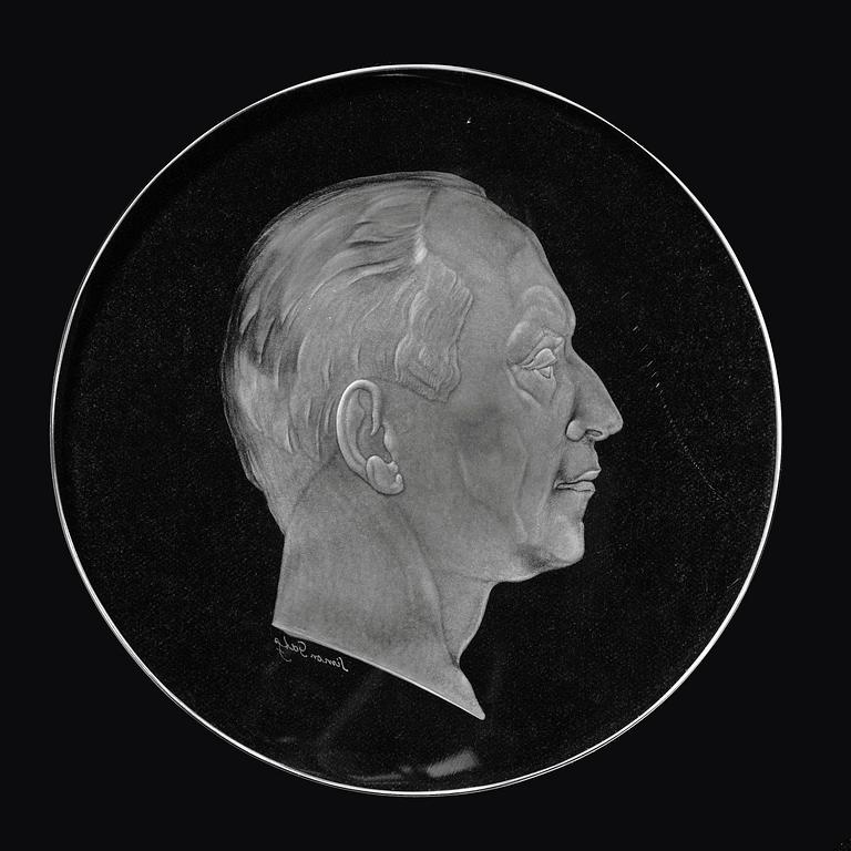 Simon Gate, an engraved glass portrait plaque, Orrefors ca. 1935.