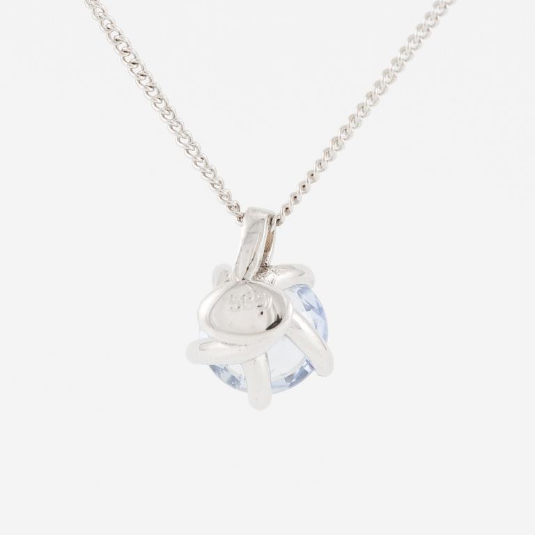 Necklace 14K white gold with sapphire.